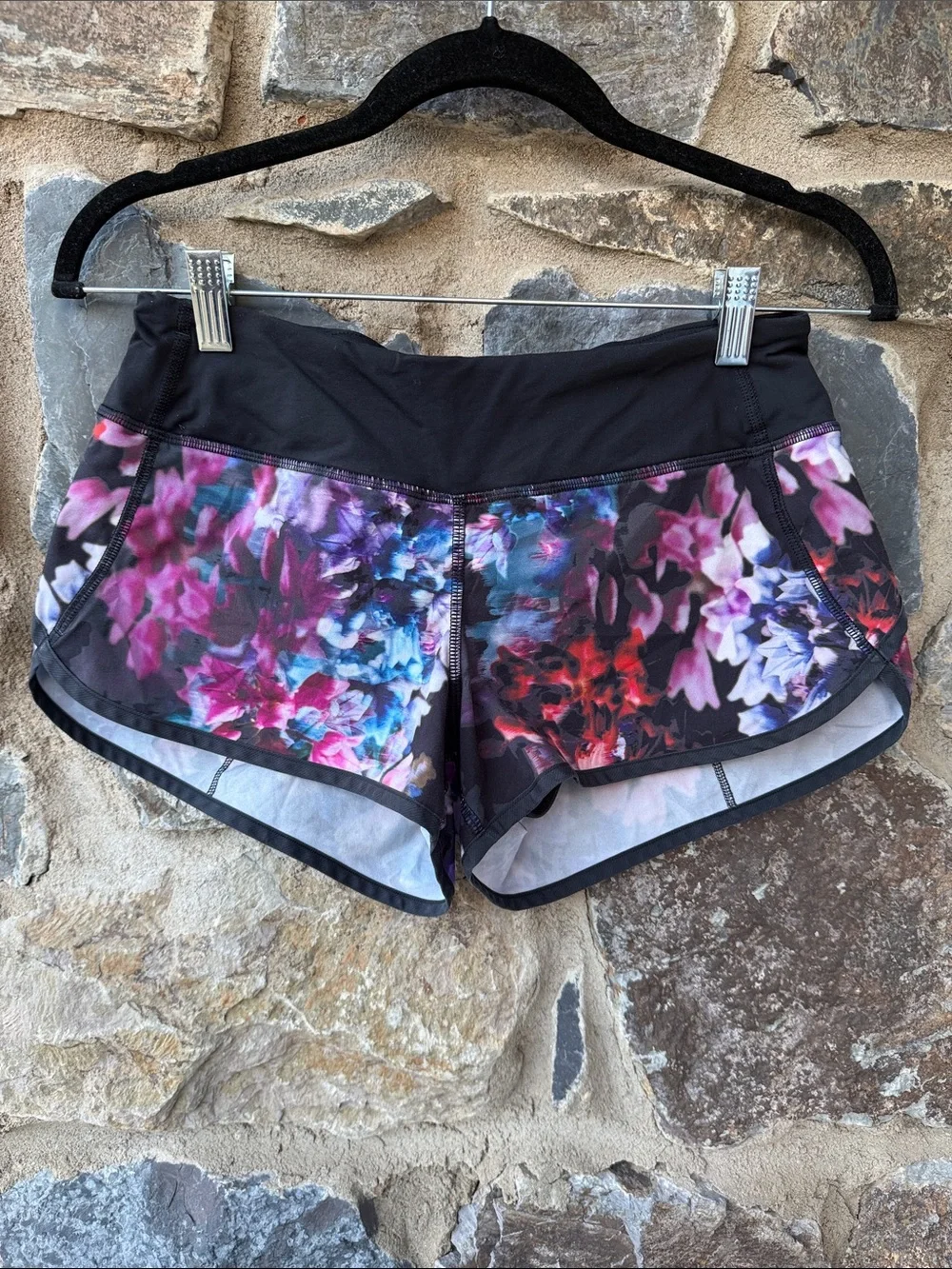 Lululemon Run: Speed Short Spring Has Sprung Multi / Black size 4